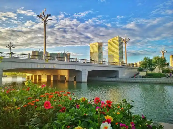天蓝地绿水清之天鹅河 大美库尔勒(一)