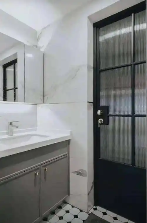 为何许多人卫生间都用单包门套,这样设计要注意哪些,看完就懂了_装修