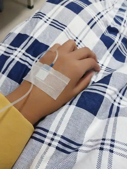 江湖救急求女生手的打针图片