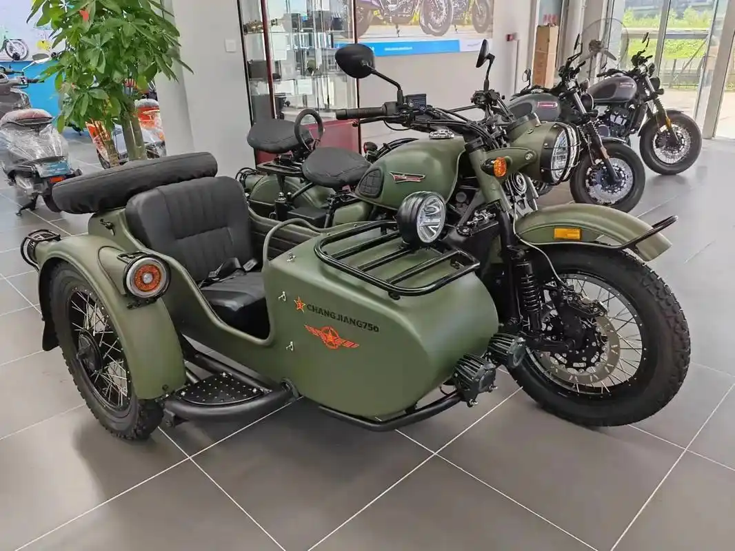 准新2023年4月长江700边三轮摩托车.准新2023年4月 - 抖音