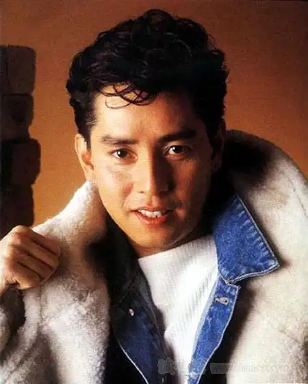 香港歌星谭咏麟