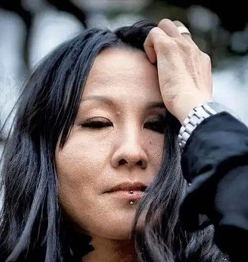 1993年女歌手罗琦喝酒时和别人发生冲突骂道北京人就是傻x