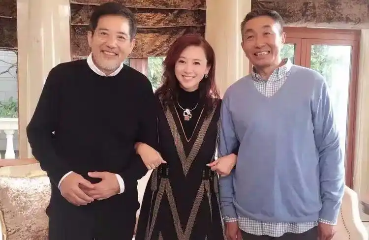 无所隐藏72岁秦汉近照还很帅气难怪是林青霞爱了18年的男人