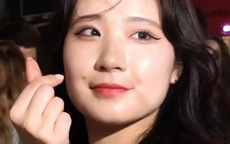 郑仁弘大街头表演结束后跟粉丝合影留念(clock_jeongin)【全高清60帧