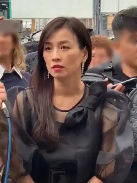 张庭无美颜滤镜生图曝光49岁的她状态保持得超好