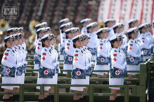 聚焦阅兵式上的女兵