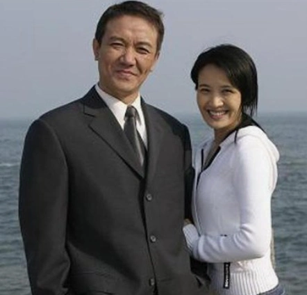 李幼斌近照曝光,瞒了8年的三婚老婆,原来是熟悉的她!