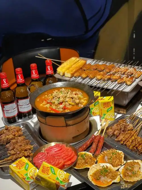 夜宵撸串哈啤酒别样的快乐就在端点烤翅