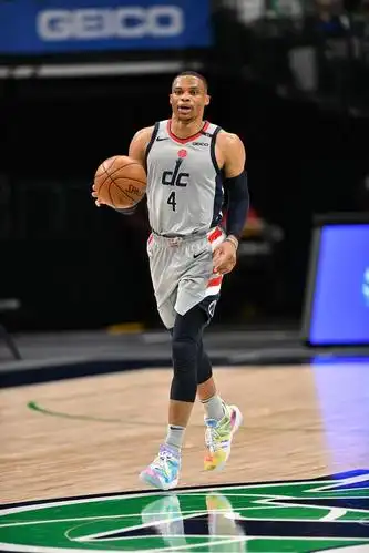 「图」东契奇三双献31 20 12 威少42 10 9奇才惜负