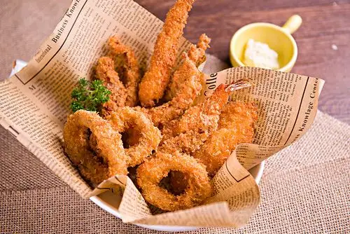 小食拼盘,鱿鱼圈,炸虾