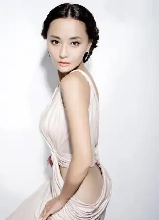 马雅舒新写真千娇百媚 翘臀美背尽展完美身材