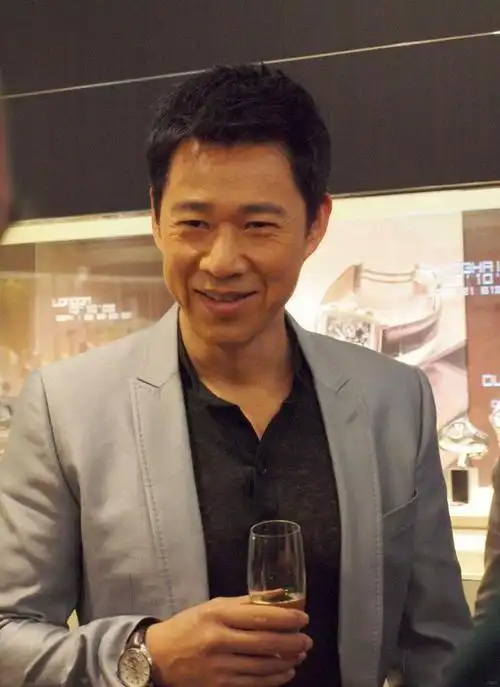 张丰毅冷淡前妻与小12岁的霍凡二婚29年无子仍被宠溺