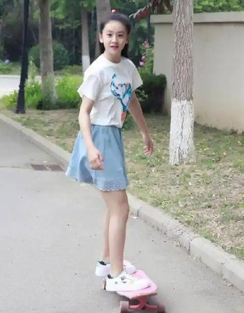 田亮女儿太早熟!12岁森碟身高接近170,五官神似父母结合体