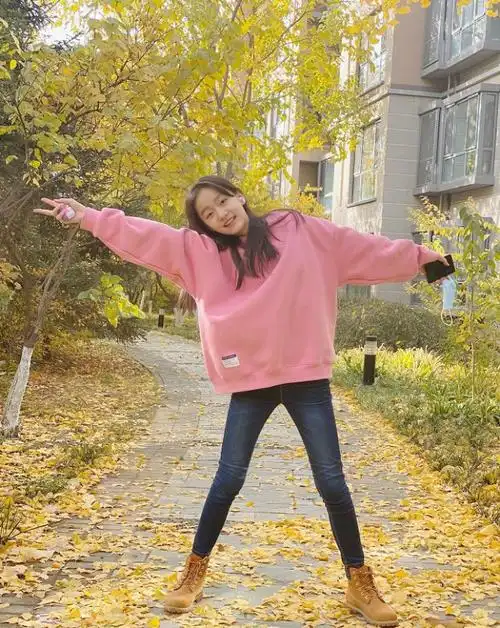 13岁颜值出众,未来的女神诞生了|纪姿含|杨幂|李沁|长腿_网易订阅