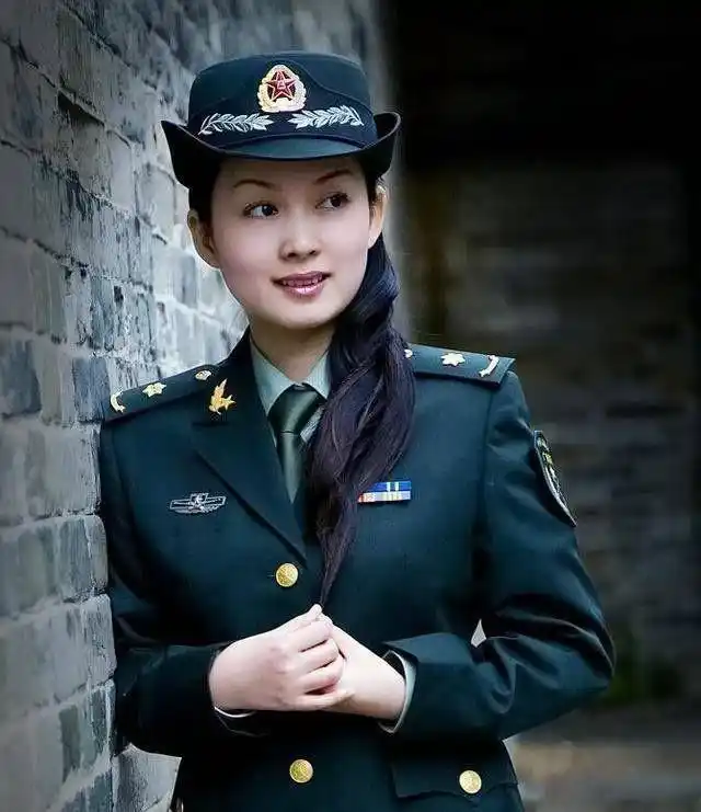 实拍各国女兵:中国女兵最漂亮