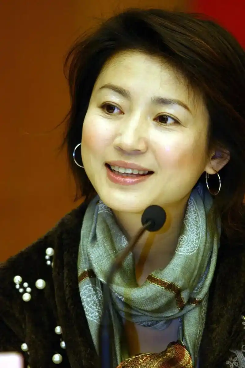 就连当年以"活泼"著称的王小丫,展现的也是一种更贴近精英生活的