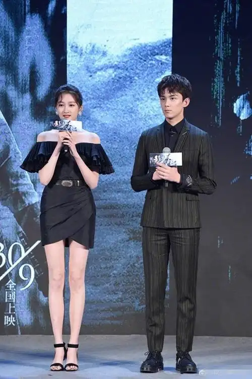 吴磊童年曾比关晓彤矮一头