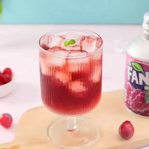 日本零食fanta芬达葡萄味白汽水毫升罐装果味碳酸饮料