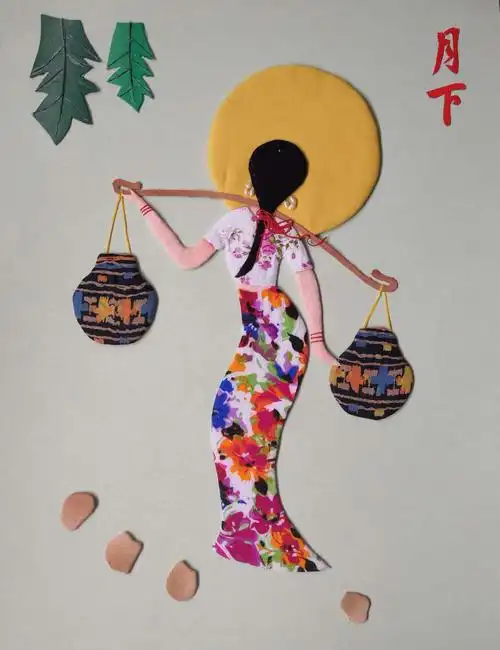 80岁的老妈妈做的布贴画