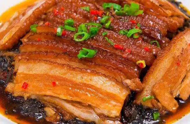 p data-id="gnavr20d5a">梅菜蒸扣肉是四川省传统的名菜,属于川菜系.