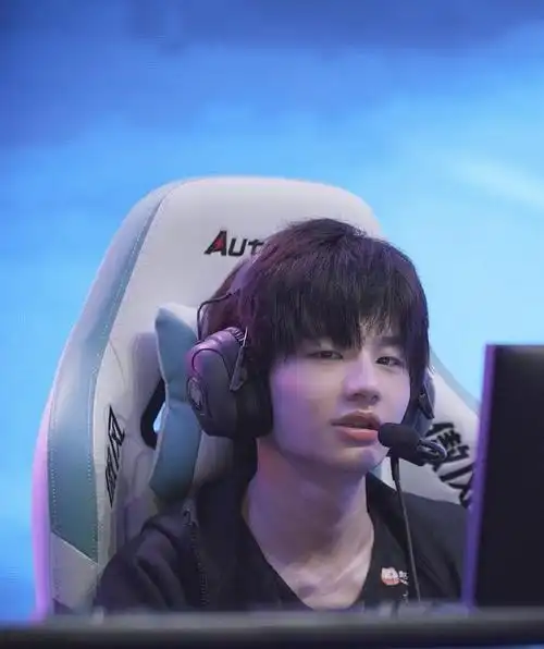 开始营销电竞男主脸了,真的油死我了