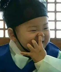 不知道他是谁霸占了你不少手机内存这个可爱的小朋友表情包男孩长大了