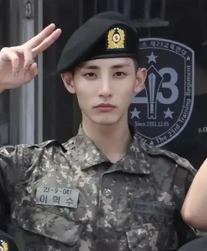 2017年8月10日,李洙赫所属经纪公司yg娱乐表示,李洙赫当天安静入伍