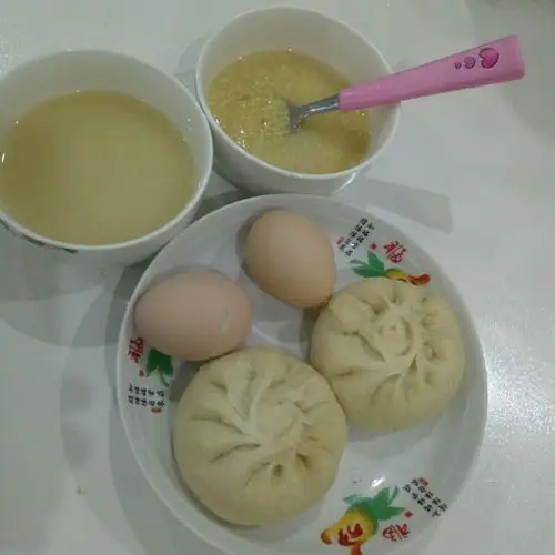 涵涵妈魏子做的孩子的早餐