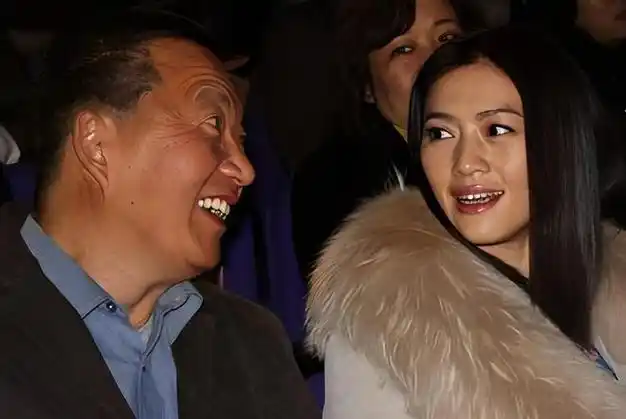 曾是陆毅前女友丈夫狱中离世留下130亿遗产她却选择重新拍戏