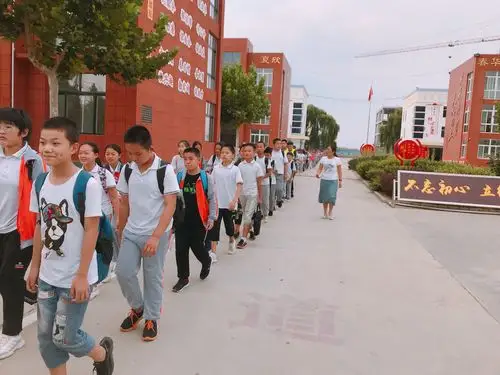 规范养成品格,严整助力成功王庄中学学生规范教育周活动纪实