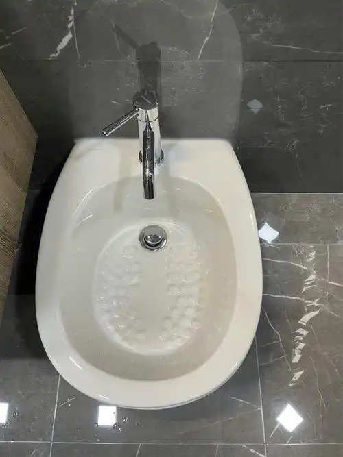 卫生间这么装脚盆省了