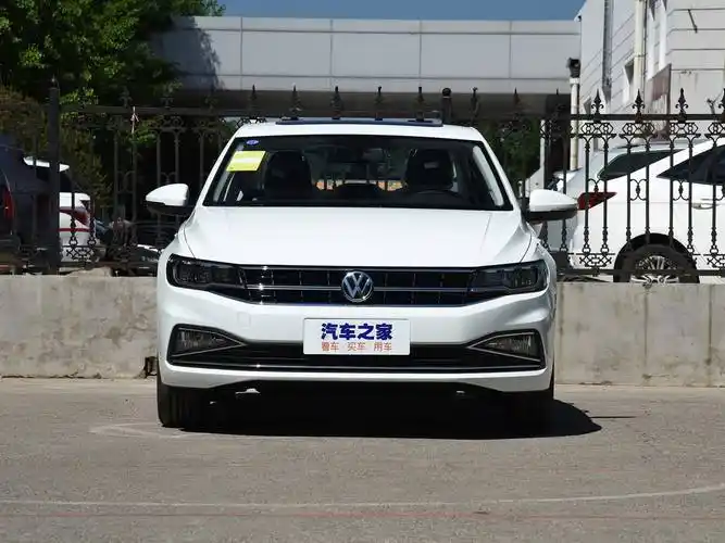 宝蓝汽车(宝蓝色的车子图片)