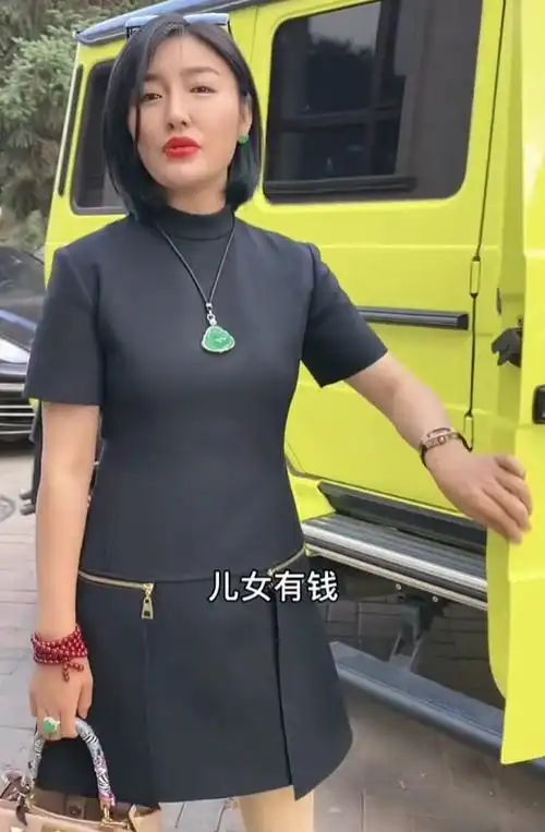 作为本山传媒旗下的美女小品演员,娇娇自入行以来便以火辣性格和娇嗲