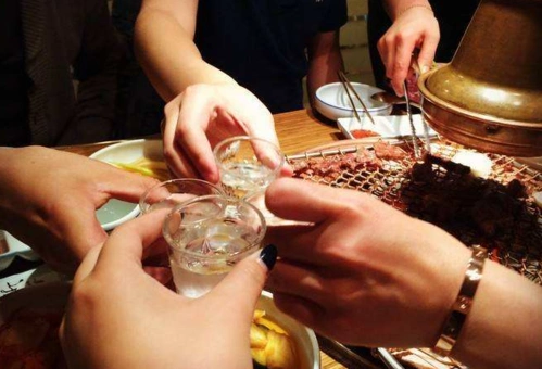 朋友聚会喝什么白酒?选对酒真的很重要