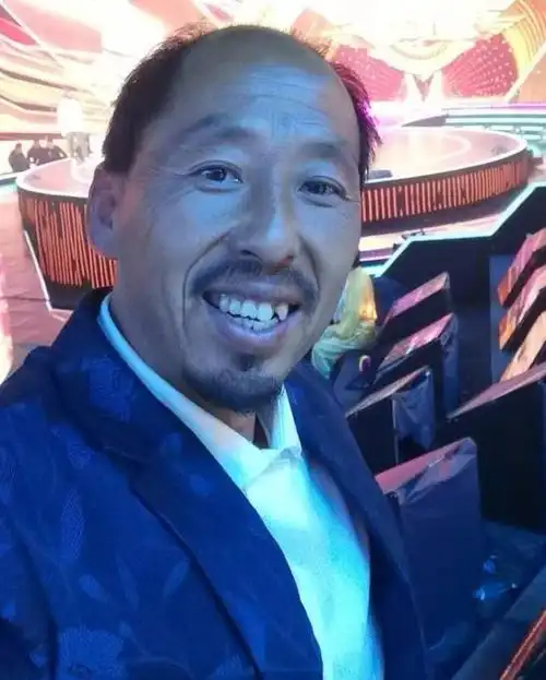 没有一点点防备,45岁的河北农民"守山大叔"(抖音账号)突然就火了!