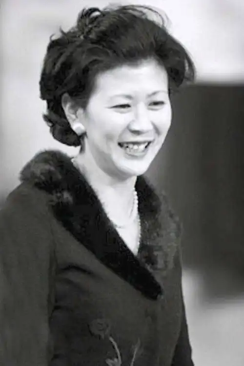 李嘉诚为什么喜欢其貌不扬的周凯旋?原来她背后的靠山才是关键