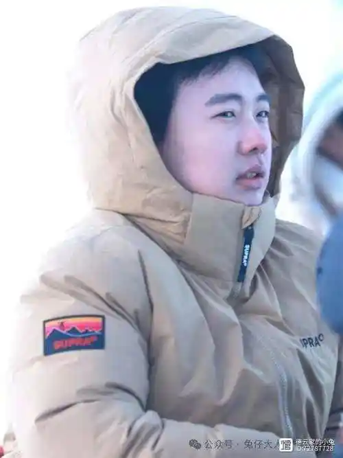 恭喜德云社郭麒麟新综艺官宣晒合影照引网友热议少班主又瘦了回来