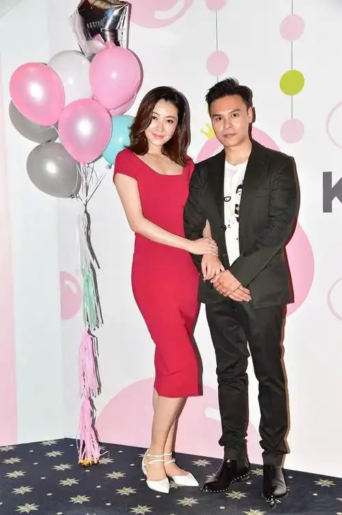 熊黛林老公一点不丑穿赛车服英姿飒爽比老婆矮半头但气势很强