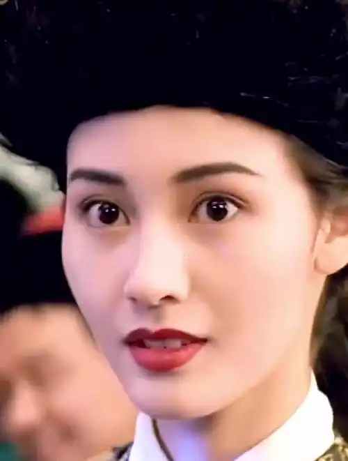 李嘉欣年轻时的颜值太惊艳了!五官精致,美的倾国倾城