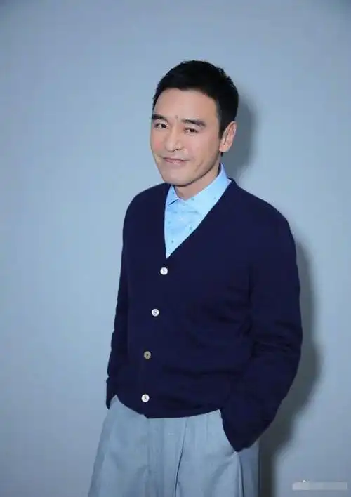 组图:钟镇涛跻身冻龄男神行列 67岁精神状态年轻帅气