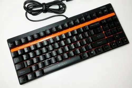 出色手感亲民价 雷柏v500机械键盘图赏