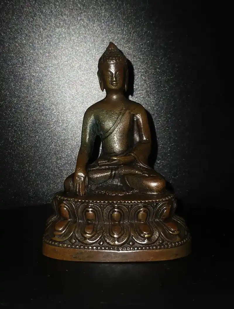 清代释迦牟尼铜佛像.#古代佛像#收藏品 #佛教##古董 #今 - 抖音