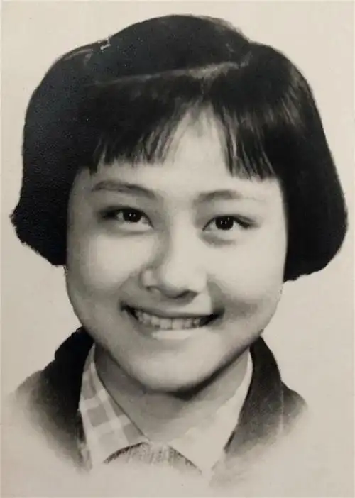 《囧妈》:"妈妈"黄梅莹年轻时超美,与丈夫"姐弟恋"相爱38年