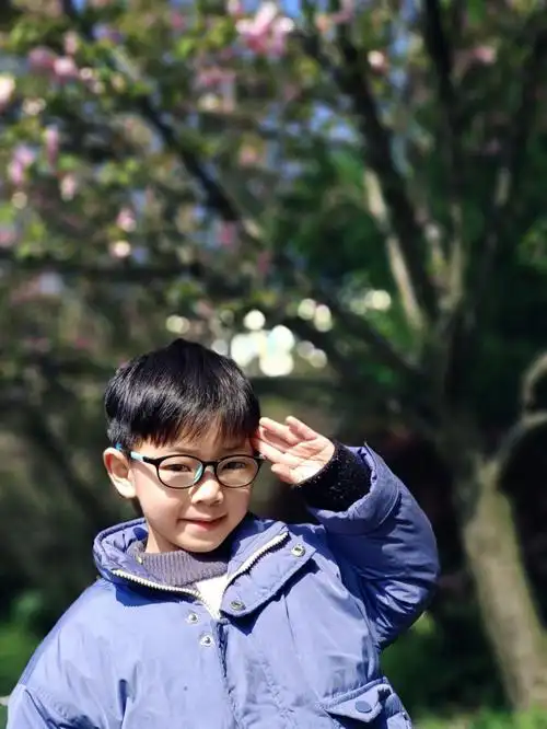 给我的小朋友拍照片