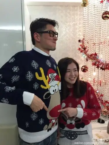 没想到张洁莲jackeline姐姐就是袁文杰的女友,离开无线后,张洁莲当过