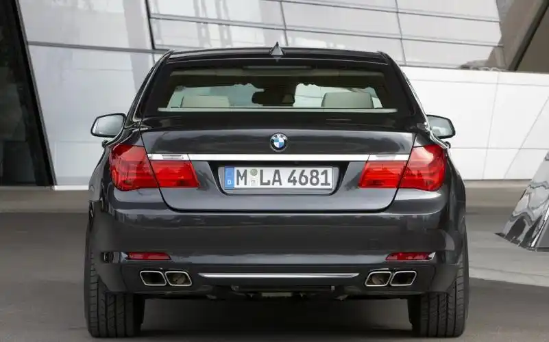 宝马7系high security跑车桌面壁纸图片 - 第8张