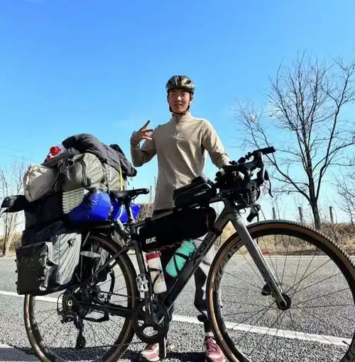 00后大学生毕业前骑行去新疆:读万卷书行万里路|张浩|武汉|旅行