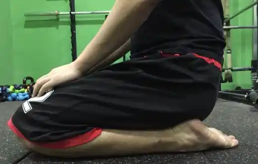 动作功能拉伸胫骨前肌(小腿前侧肌肉),使胫骨前肌得到放松并增强肌肉