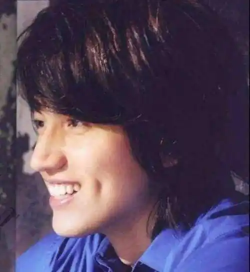 当年顶着雷人的发型的言承旭,也是一枚妥妥的酒窝男神.