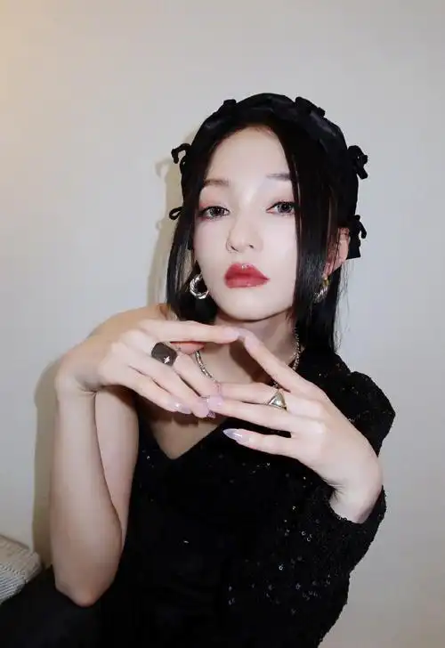 中国台湾省桃园市中坜区,拥有四分之一维吾尔族血统,华语流行乐女歌手